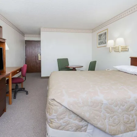 Super 8 By Wyndham Colorado Springs/Chestnut Street Motel Exterior photo
