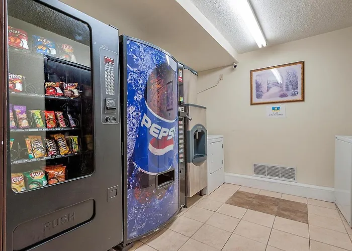 Super 8 By Wyndham Colorado Springs/Chestnut Street