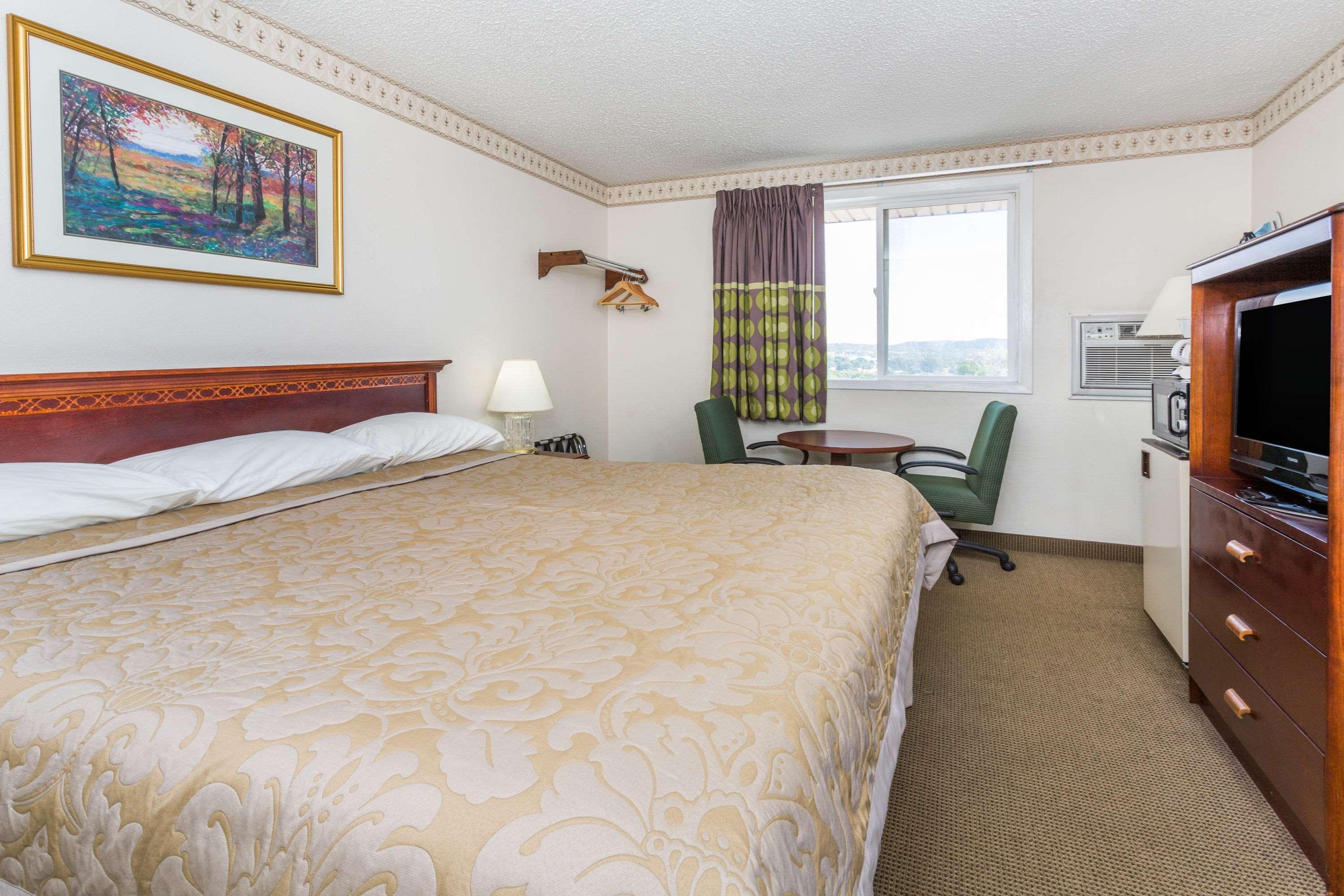 Super 8 By Wyndham Colorado Springs/chestnut Street Colorado Springs